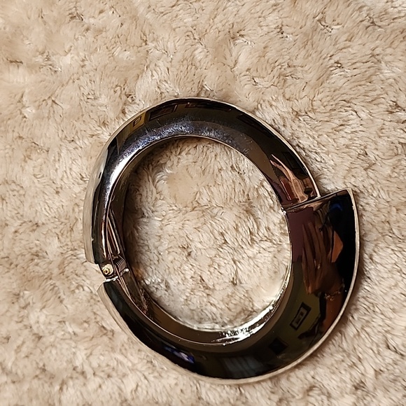 Cuff - Picture 3 of 3